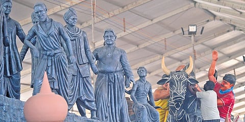 Rehearsal along Kartavya Path from Vijay Chowk to Red Fort starts 10:30 am on Friday; Delhi Police advise commuters to avoid central areas, use public transport, and note temporary metro closures.