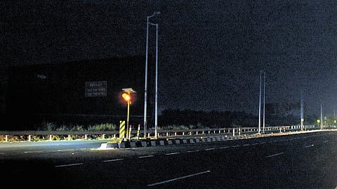 Streetlights on the Container Road, a stretch used frequently by big trucks, remain defunct.