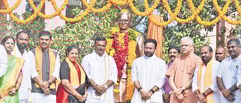 Union Minister Kishan Reddy, BJP national and State leaders at the Deendayal Upadhyaya statue unveiling ceremony in Vijayawada on Friday.