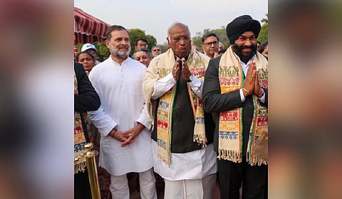 A section of the media claimed that all guests except Gandhi wore the Gamosa, a scarf, presented to them at the event.