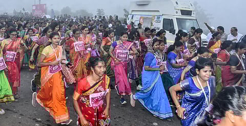 The Pattathon featured women employees of KIIT, KISS, and KIMS, along with women from various parts of the state, who ran from the Shikharchandi temple square to the KISS athletics stadium. 