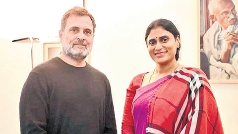 Congress leader Rahul Gandhi with APCC Chief YS Sharmila.