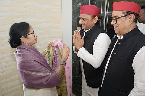 Samajwadi Party chief Akhilesh Yadav met West Bengal Chief Minister Mamata Banerjee at the state secretariat 'Nabanna' in Kolkata. 