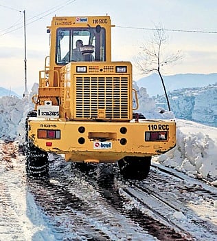 Srinagar Diary | Gulmarg, Pahalgam get fresh spell of snowfall