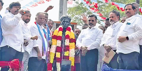 Thol Thirumavalavan garlanding the statue of language martyr Rajendran.