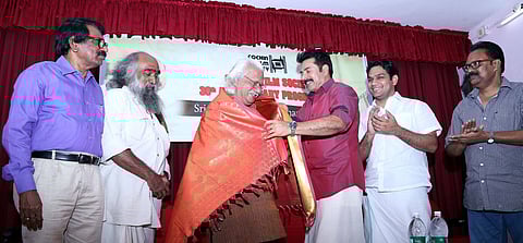 Mammootty honours Adoor Gopalakrishnan at a retrospective of the veteran director, organised by Cochin Film Society in 2015
