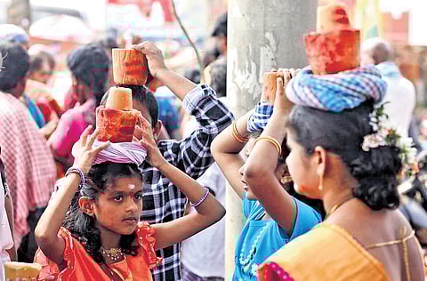 Saralamma was brought from Kannepalli in a massive procession stretching nearly four kilometres. 