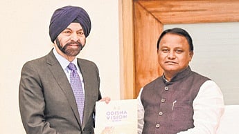 CM Mohan Charan Majhi handing over a copy of Odisha Vision Document to World Bank president Ajay Banga