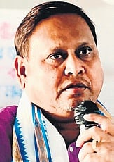 Fissure in Bengal CPM after party secy meets Kabir at Kolkata hotel