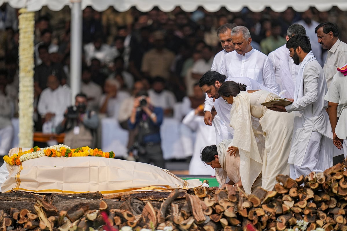 Ajit Pawar cremated with full state honours; supporters chant 'Ajit Dada Amar Rahe'