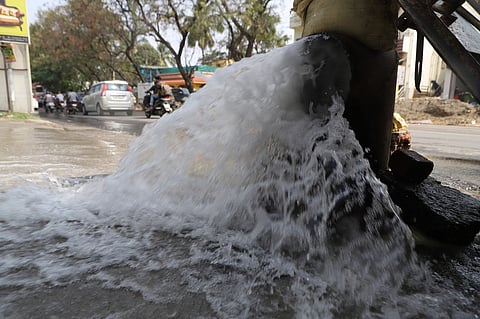 Pipeline burst: Traffic, trade disrupted on Vilankurichi Road