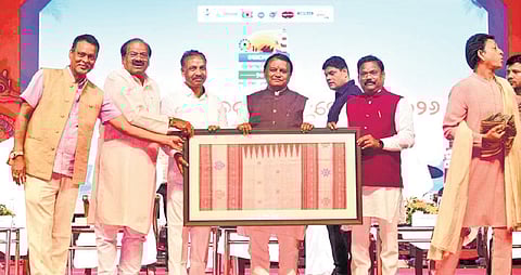 CM Mohan Charan Majhi being felicitated at Gopalpur Beach Festival on Friday
