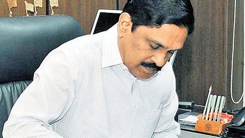 After assuming charge, the VC&MD held a review meeting with Executive Directors, Heads of Departments and District Public Transport Officers to assess the Corporation’s financial position.