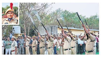 Her final journey began from her home in Mosra, where friends, relatives, department staff and villagers gathered to bid a tearful farewell.