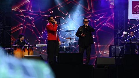 Abhijeet Bhattacharya crooning his hit songs alongside son Jay Bhattacharya 