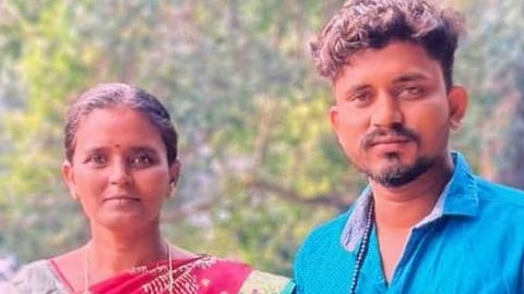 The deceased were identified as Dandora Yallamma (43) and her son Dandora Ambedkar alias Chinna (22).