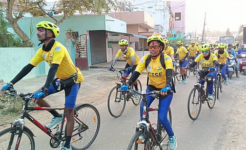 The residents of Kalingapatnam welcoming The CISF Vande Mataram Coastal Cyclothon-2026 in Srikakulam district.