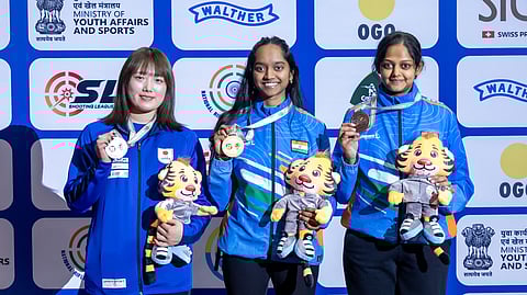 Meghana Sajjanar (right) with Elavanil Valarivan (centre) after the victory ceremony