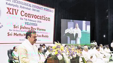 Mettu Madan Mohan Reddy of Aurobindo Pharma addresses students at the JNTUH convocation in Hyderabad on Saturday.