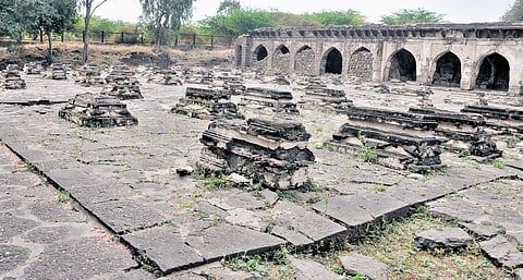 Saath Kabra, the cluster of 63 tombs, in Vijayapura