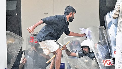  The SFI workers later sat outside the registrar’s and V-C’s chambers shouting slogans. 