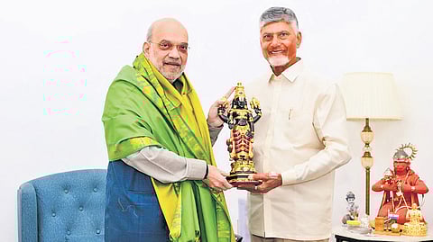 Chief Minister N Chandrababu Naidu presenting an idol to Union Home Minister Amit Shah.