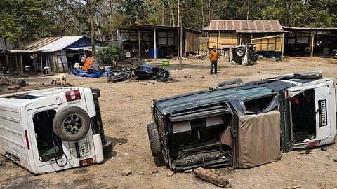 Fresh clashes broke out in Medziphema between a Naga group and a Kuki-Zo village over a land dispute.