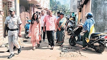 CMC commissioner Kirandeep Kaur Sahota and mayor Subhash Singh visiting the jaundice-affected localities