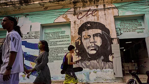 People walk past a mural of Che Guevara in Havana, Tuesday, Feb. 17, 2026.