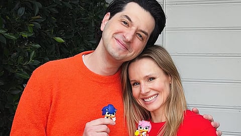 Kristen Bell and Ben Scwarts holding miniatures of their respective Sonic characters
