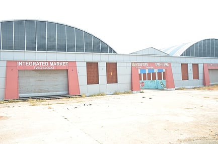 Nalgonda - The Integrated market built in Nalgonda town at a cost of five crore rupees has remained unutilized for the past three years.