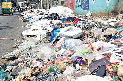 Garbage remains uncleared in Guddadahalli 