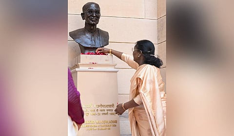 President Droupadi Murmu pays floral tribute to the bust of Chakravarti Rajagopalachari, the first and only Indian Governor General of independent India, during its unveiling at the Rashtrapati Bhavan.