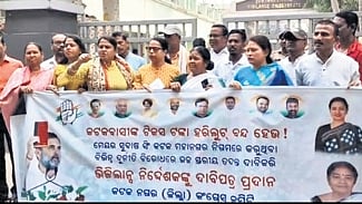 The complaint pointed out that a blacklisted agency had been granted contract for transportation of waste from Satichaura dumping yard to Chakradharpur. 