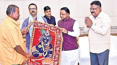 CM Majhi being felicitated by Revenue minister Suresh Pujari and others 