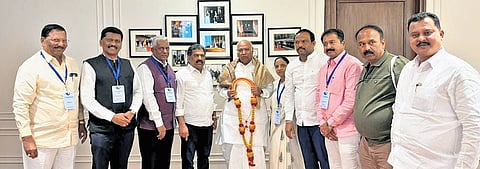 Congress MLCs led by Puttanna met AICC President Mallikarjun Kharge in New Delhi in November 2025  