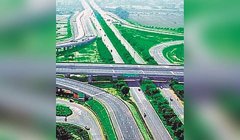 The members said tenders were invited without any DPR and without 80% land acquisition – a procedural breach and an illegal attempt to push the project forward.