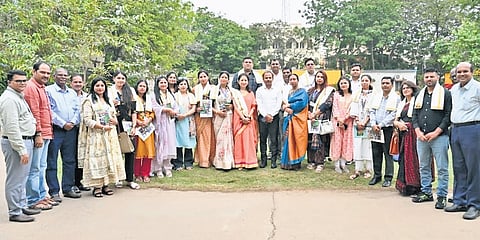 The delegation, which began its visit on Monday, met State Project Director of Samagra Shiksha B Srinivasa Rao at his office. 
