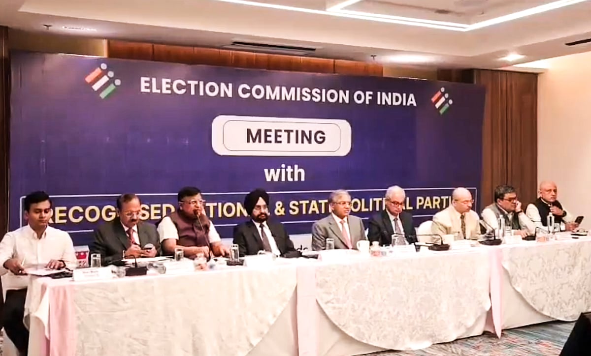 EC meets representatives of political parties in West Bengal; maximum two-phase polling sought