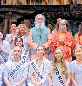 Dehradun Diary | Yoga enthusiasts gather in Parmarth Niketan