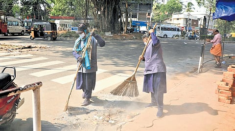 Cleaning drive in the Sasthamangalam area, undertaken by the city corporation immediately after the Attukal Pongala.