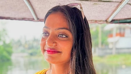 Kumbh Mela girl Monalisa