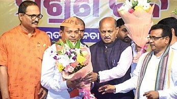 Rabindra Jena being welcomed by state BJP chief Manmohan Samal.