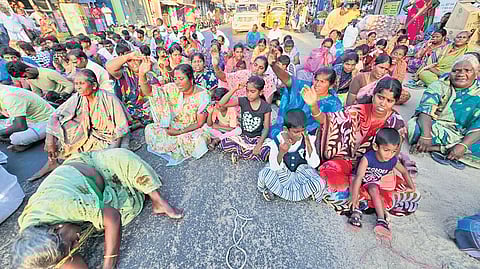 Relatives of the arrested fishermen stage protest near Thangachimadam 