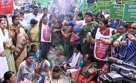 Members of Biju Mahila Janata Dal demonstrating at Master Canteen over rise in cooking gas prices in Bhubaneswar on Wednesday.