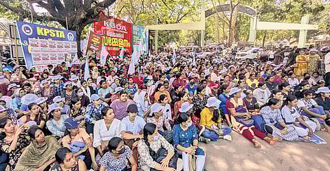 Nurses protest at Kozhikode collectorate on Friday
