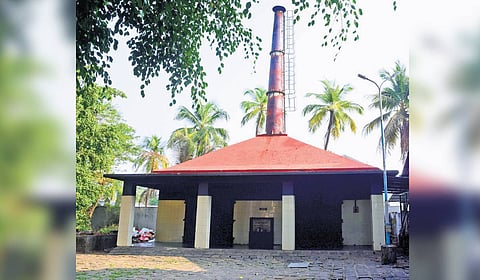 The Ravipuram crematorium in Kochi remains closed due to shortage of gas.