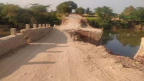 on Challakere-Arabhavi state highway.
