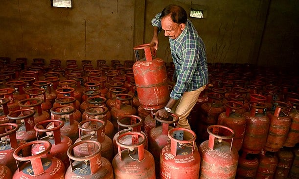 Technical glitch in LPG booking system disrupts cylinder supply in Chhattisgarh