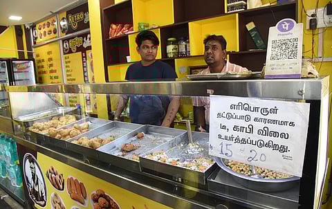 Tea stall owners said that under normal circumstances, a 19.5-kg commercial LPG cylinder costs between `1,400 and `1,600 when supplied through agencies. 